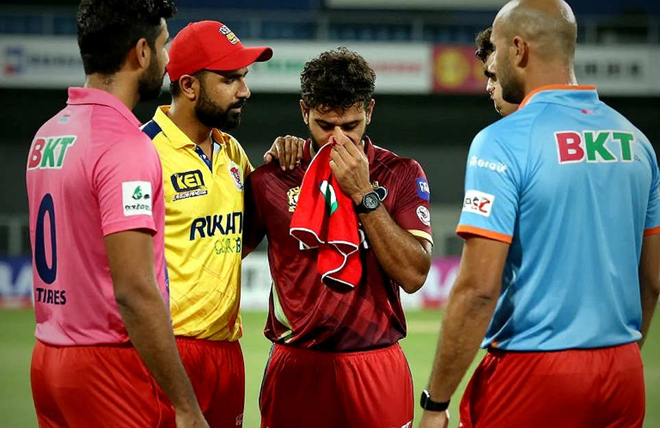 যে নামটা কেউ নিল না: খাওয়াজার প্রশ্ন আর অস্ট্রেলিয়ার দ্বিতীয় স্পিনারের ফাঁকা তাক